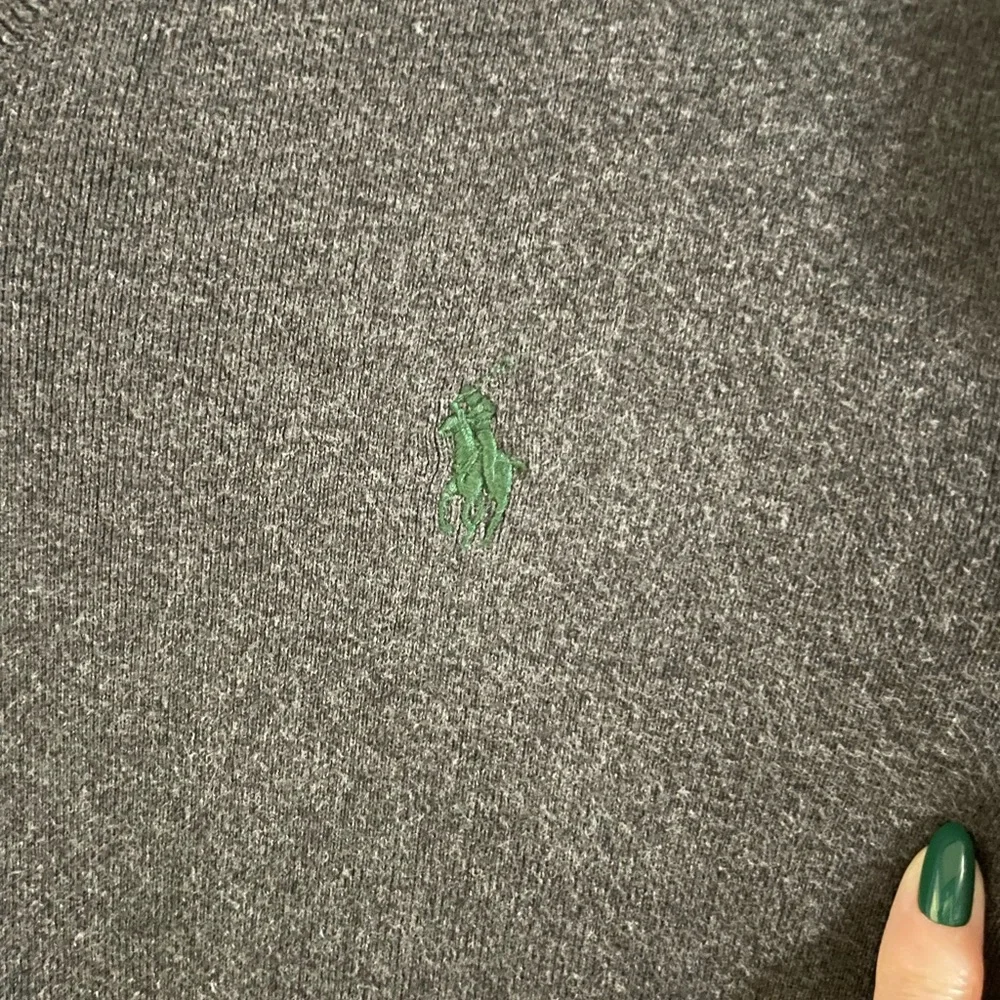 Men’s Polo Ralph Lauren Dark Gray V-Neck Sweater size medium - Picture 4 of 5